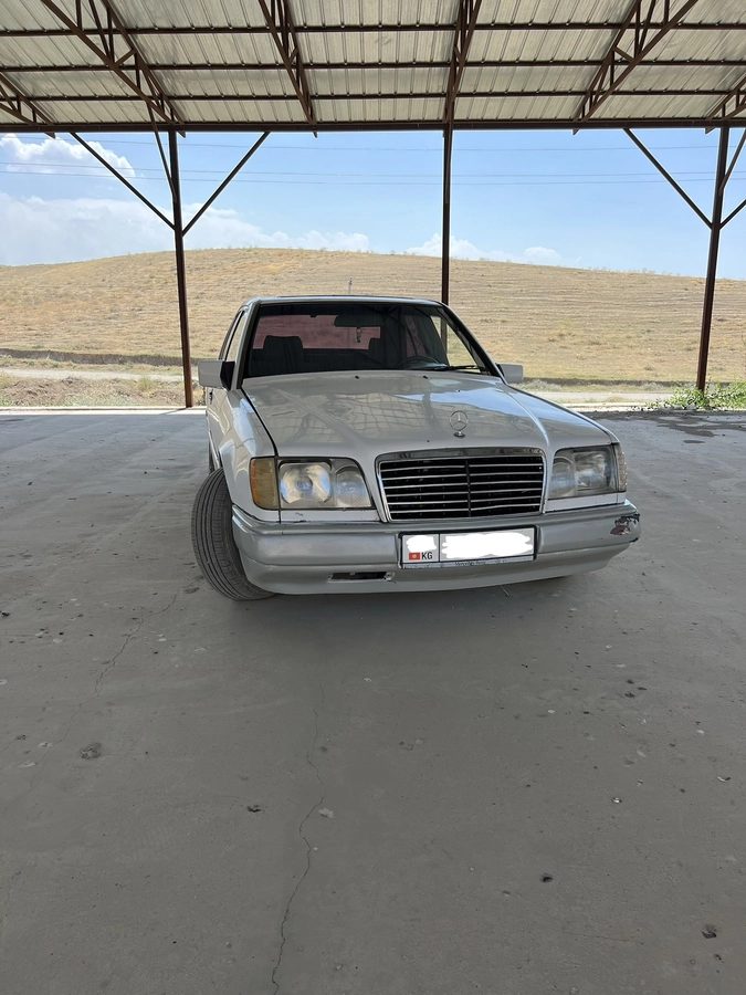 Mercedes-Benz W124 1990