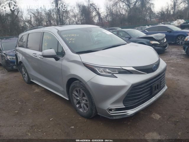 Toyota Sienna IV