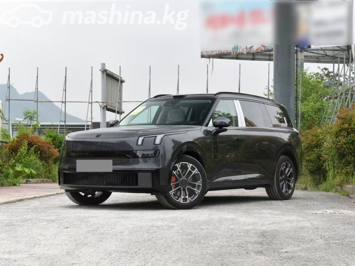 Lynk & Co 900
