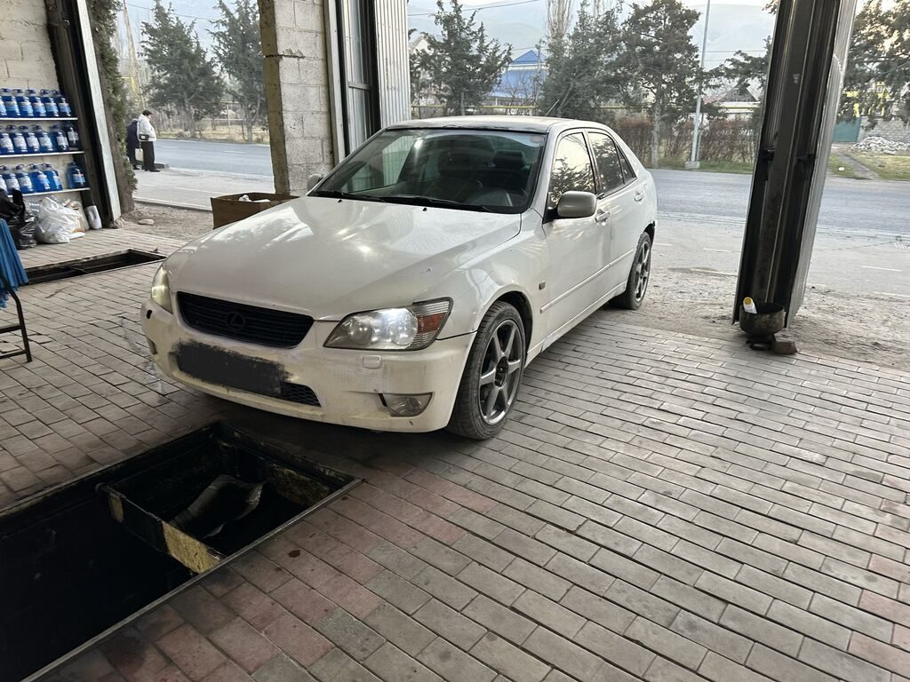 Lexus IS
