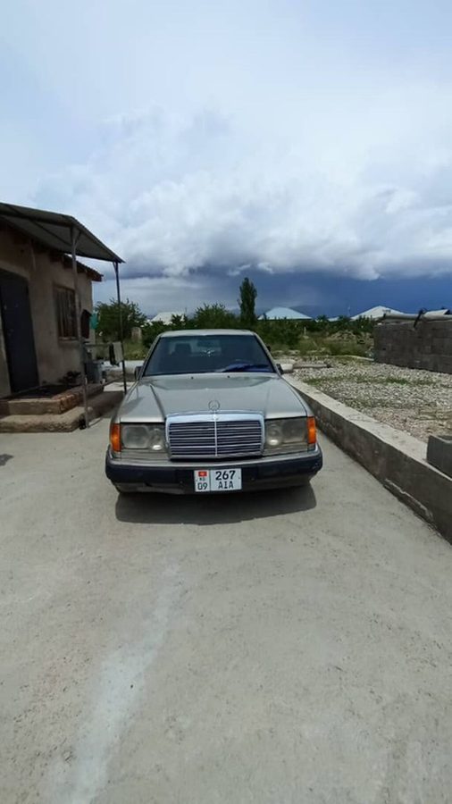Mercedes-Benz W124