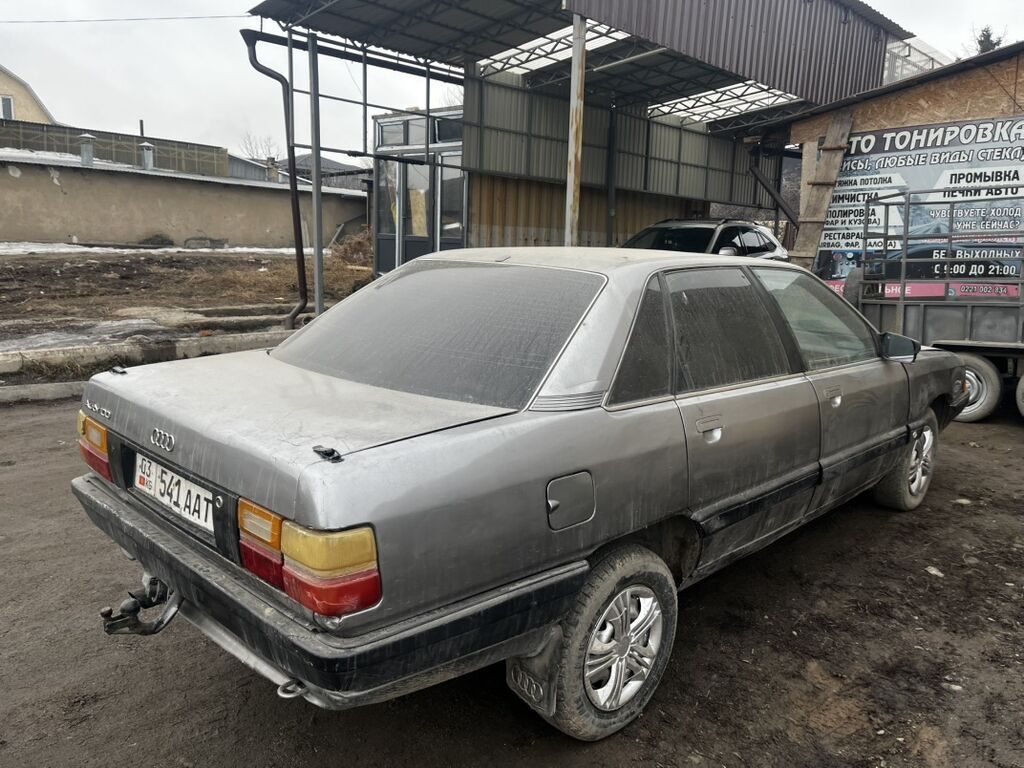 Audi 100