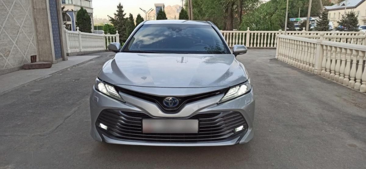 Toyota Camry VIII (XV70)