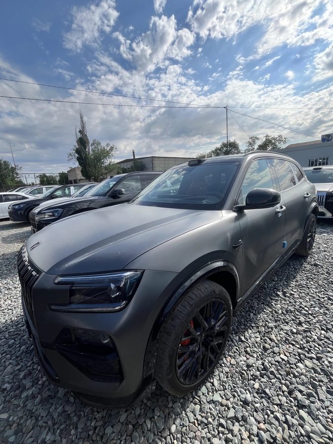 Zeekr 8X 1.6 AT 4WD