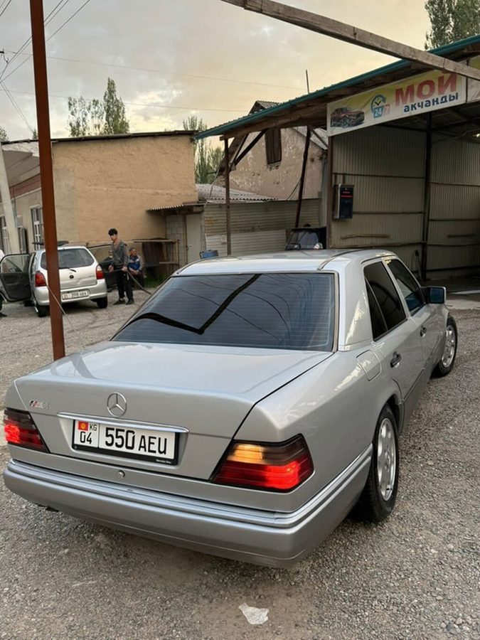 Mercedes-Benz W124