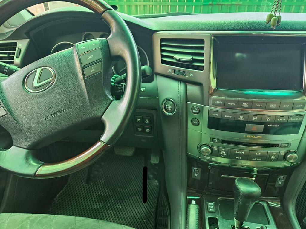 Lexus LX