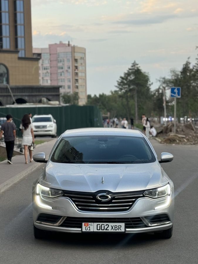 Renault SM6