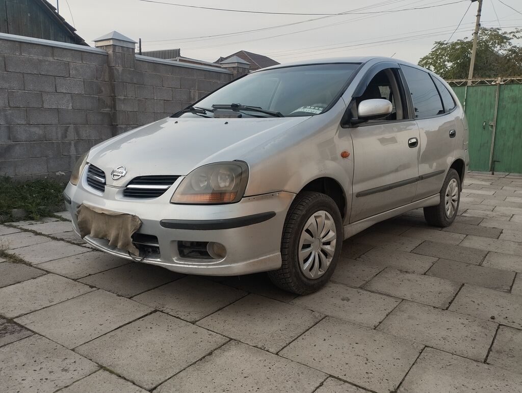 Nissan Almera Tino