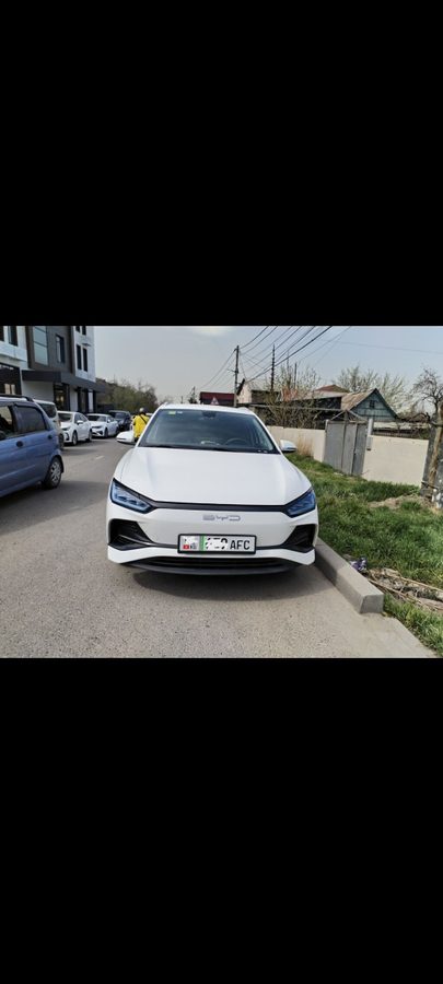 BYD E2