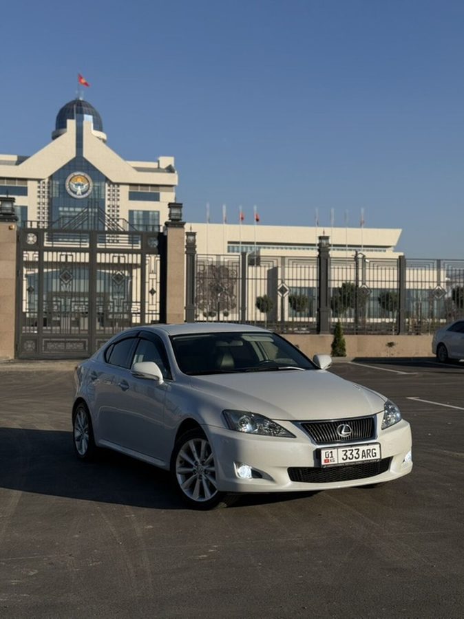 Lexus IS
