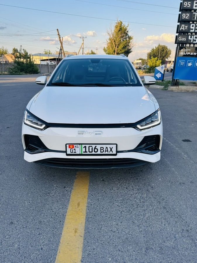 BYD E2