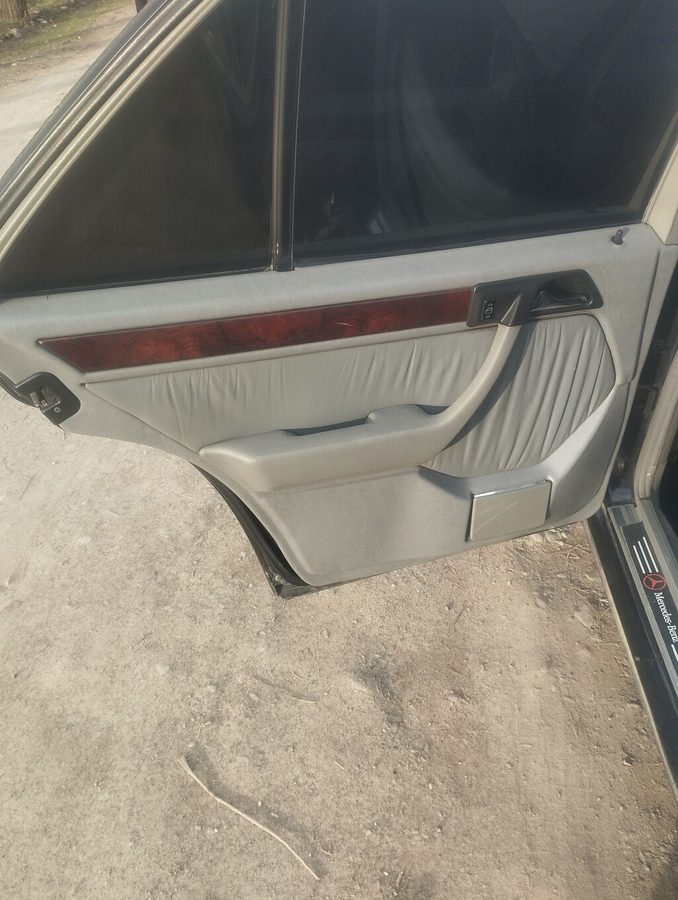 Mercedes-Benz W124