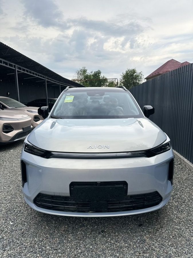 BYD E9