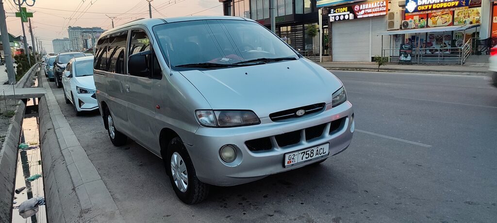 Hyundai Starex