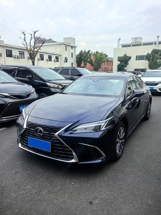 Lexus ES VII Рестайлинг 2 2025