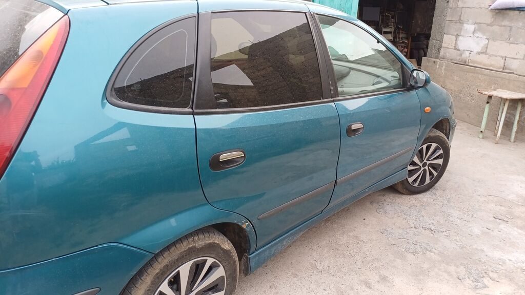Nissan Almera Tino