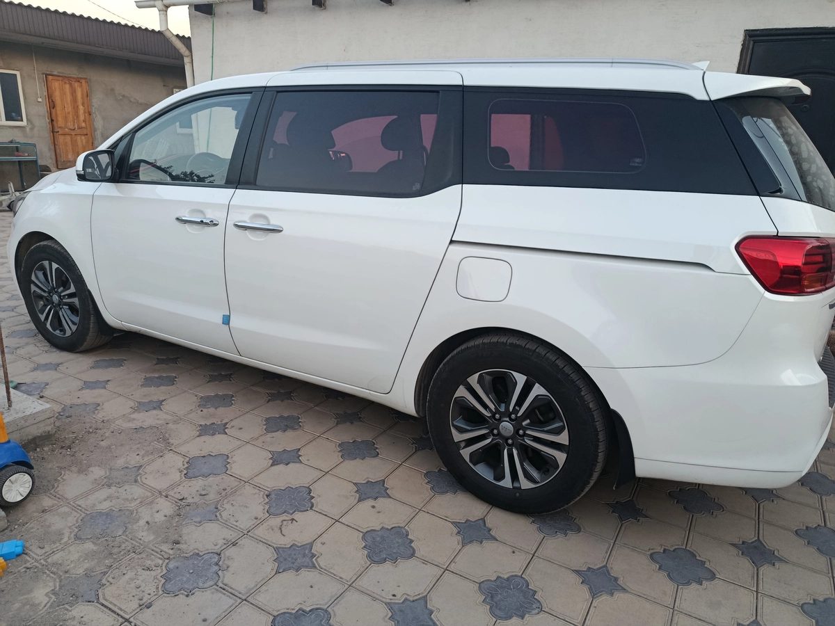 Kia Carnival III 2019