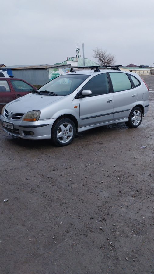 Nissan Almera Tino