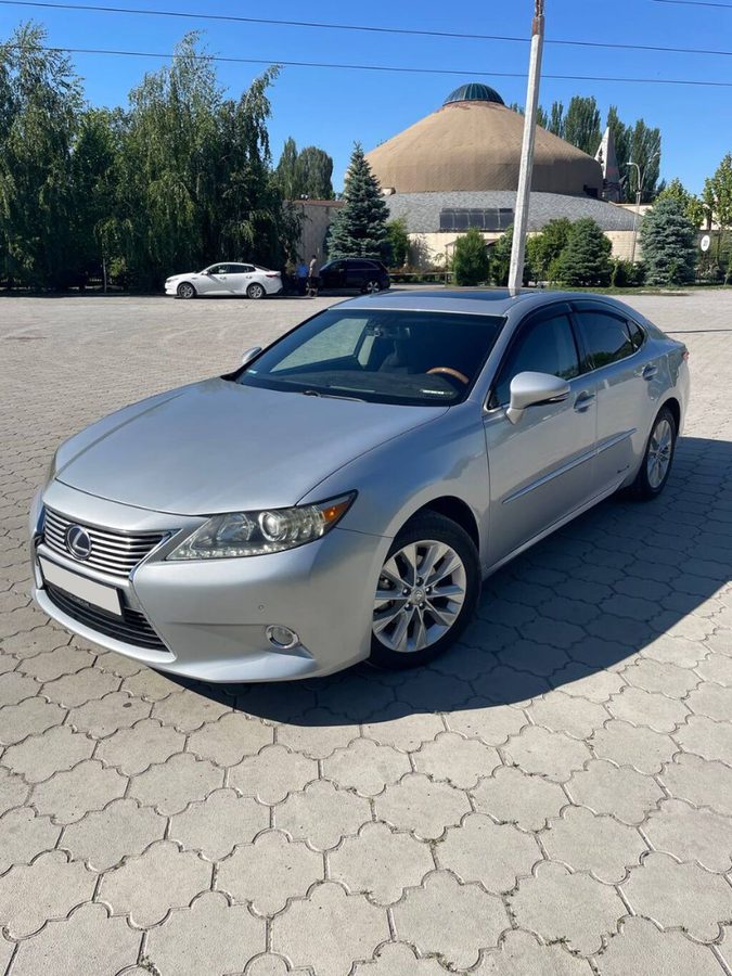 Lexus ES