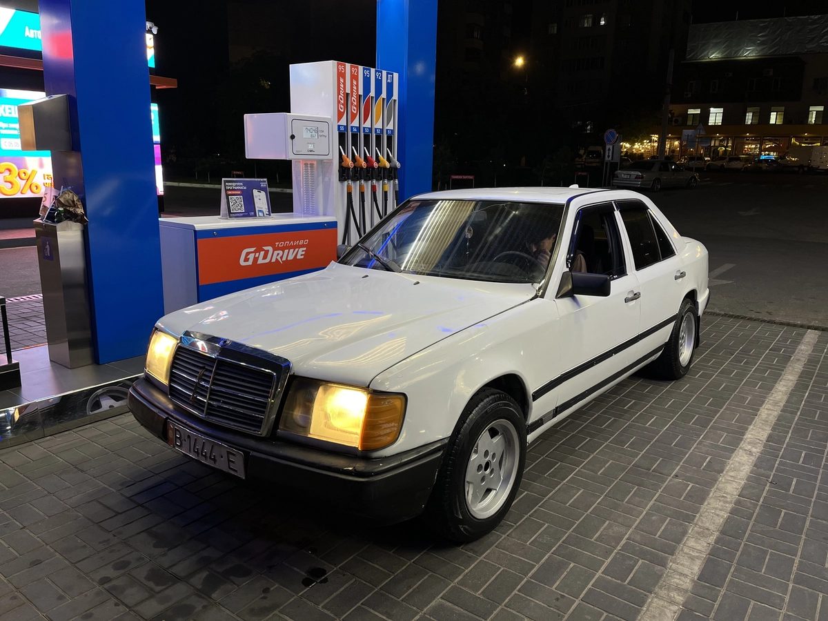 Mercedes-Benz W124 1988