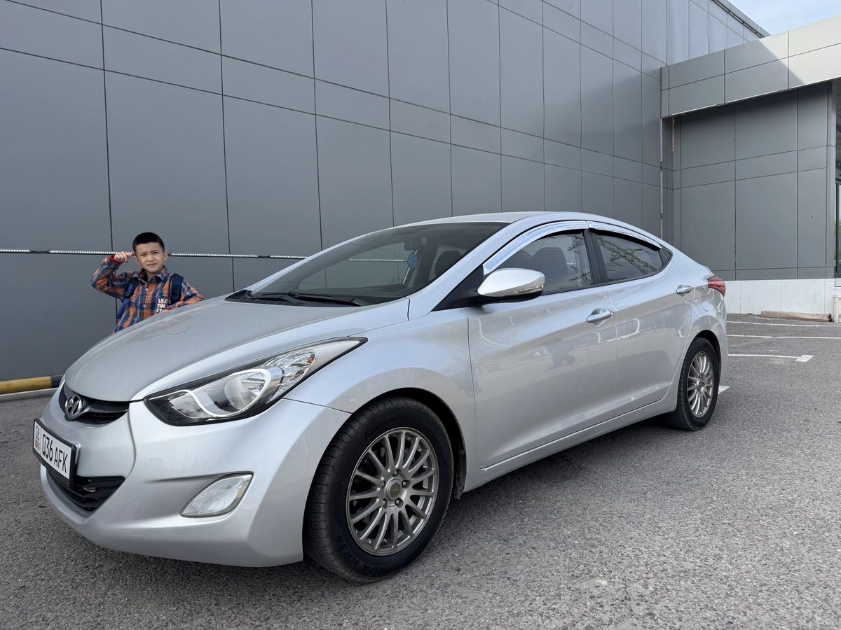 Hyundai Avante V 2012
