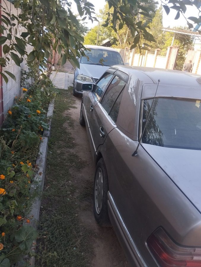 Mercedes-Benz W124