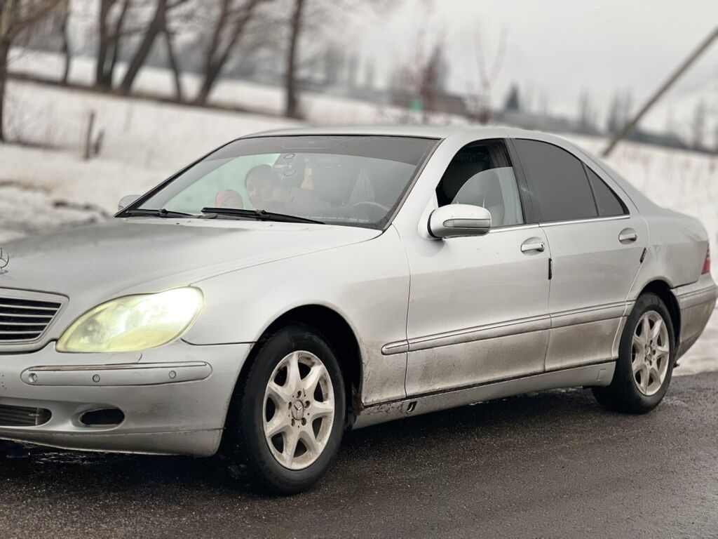 Mercedes-Benz 220