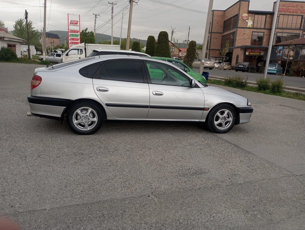 Toyota Avensis I 1999