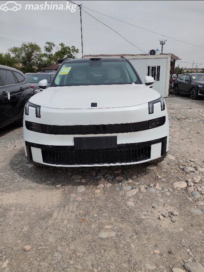Lynk & Co 900