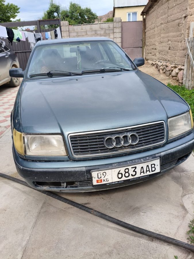 Audi 100