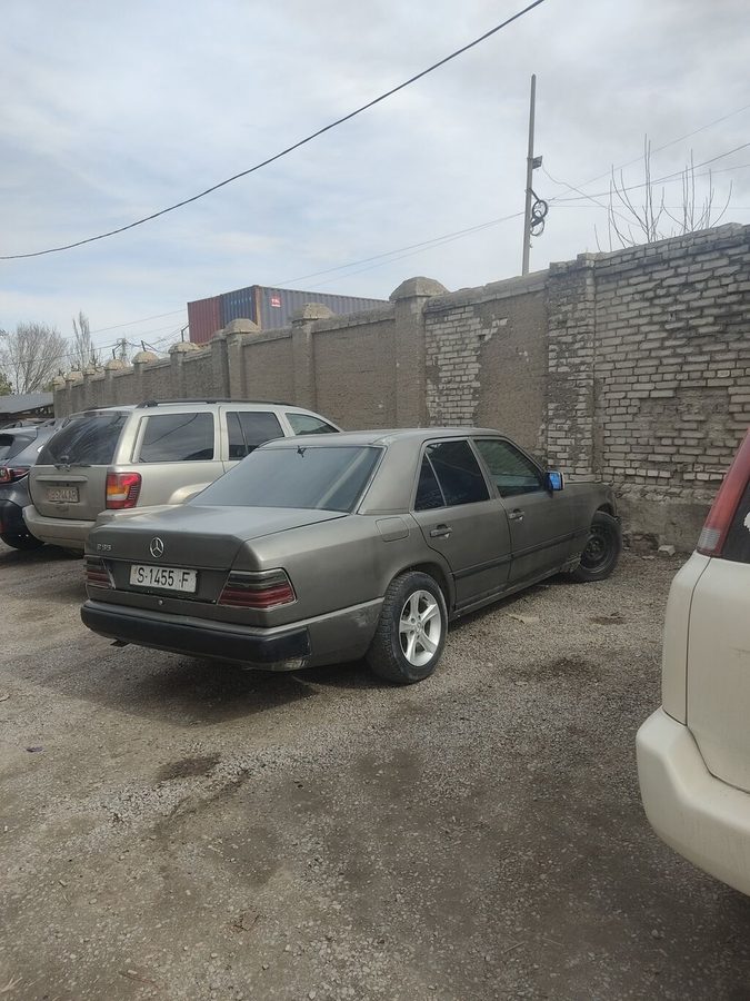 Mercedes-Benz W124