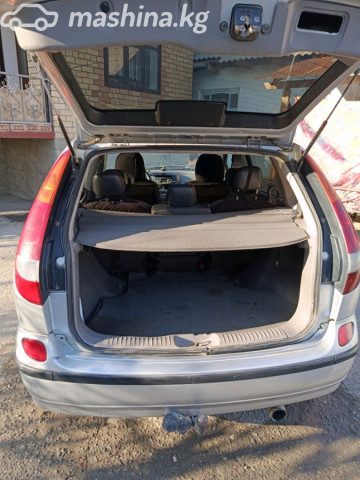 Nissan Almera Tino