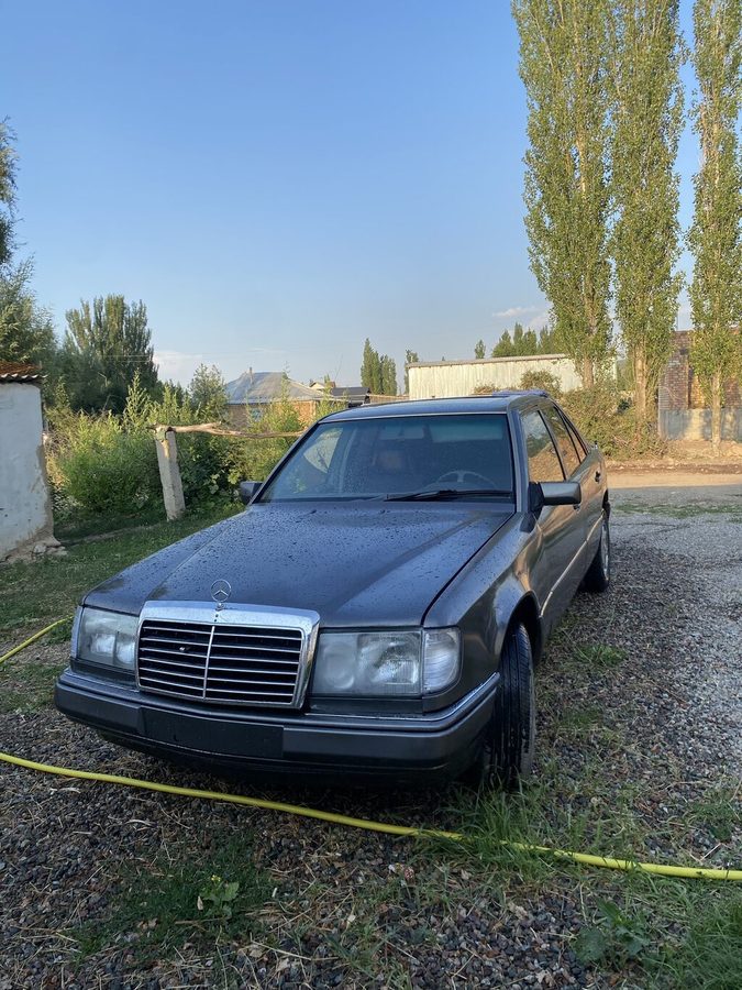 Mercedes-Benz W124