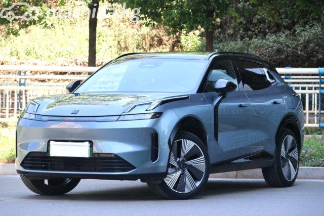 Lynk &amp; Co 8