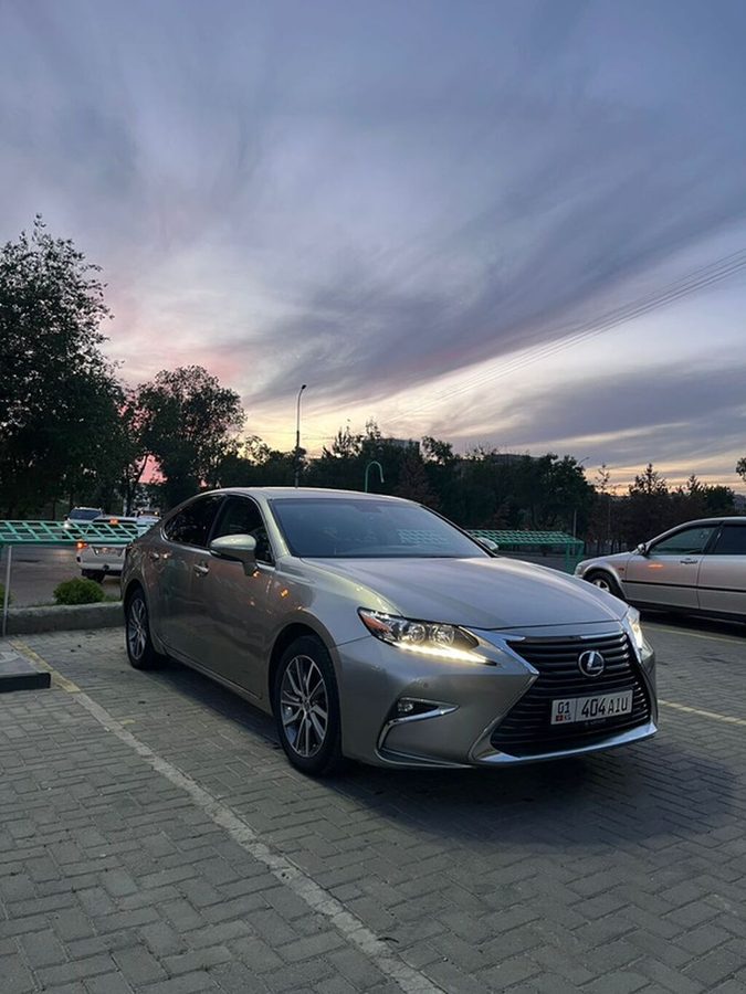 Lexus ES