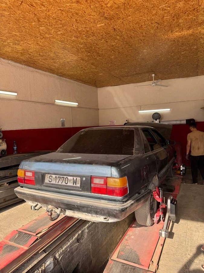 Audi 100