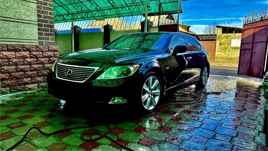 Lexus LS