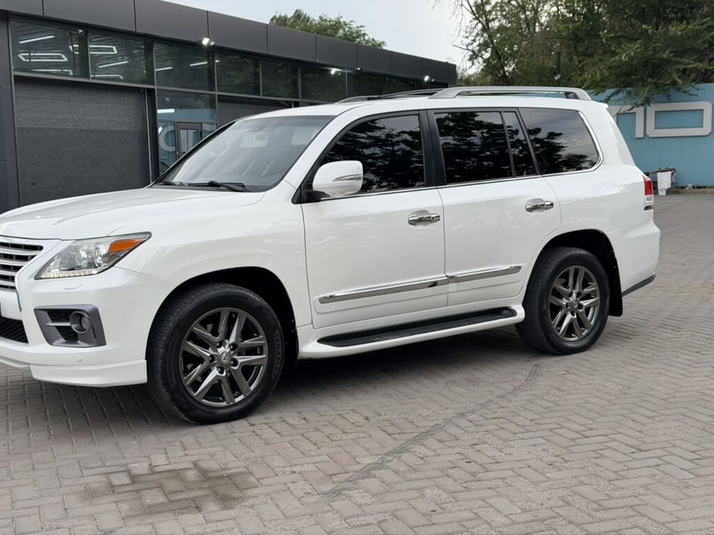 Lexus LX