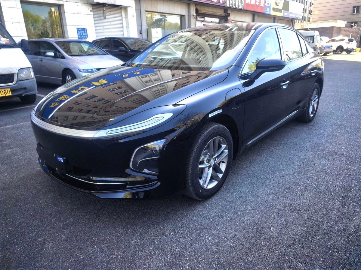 Hongqi E-QM5 2025