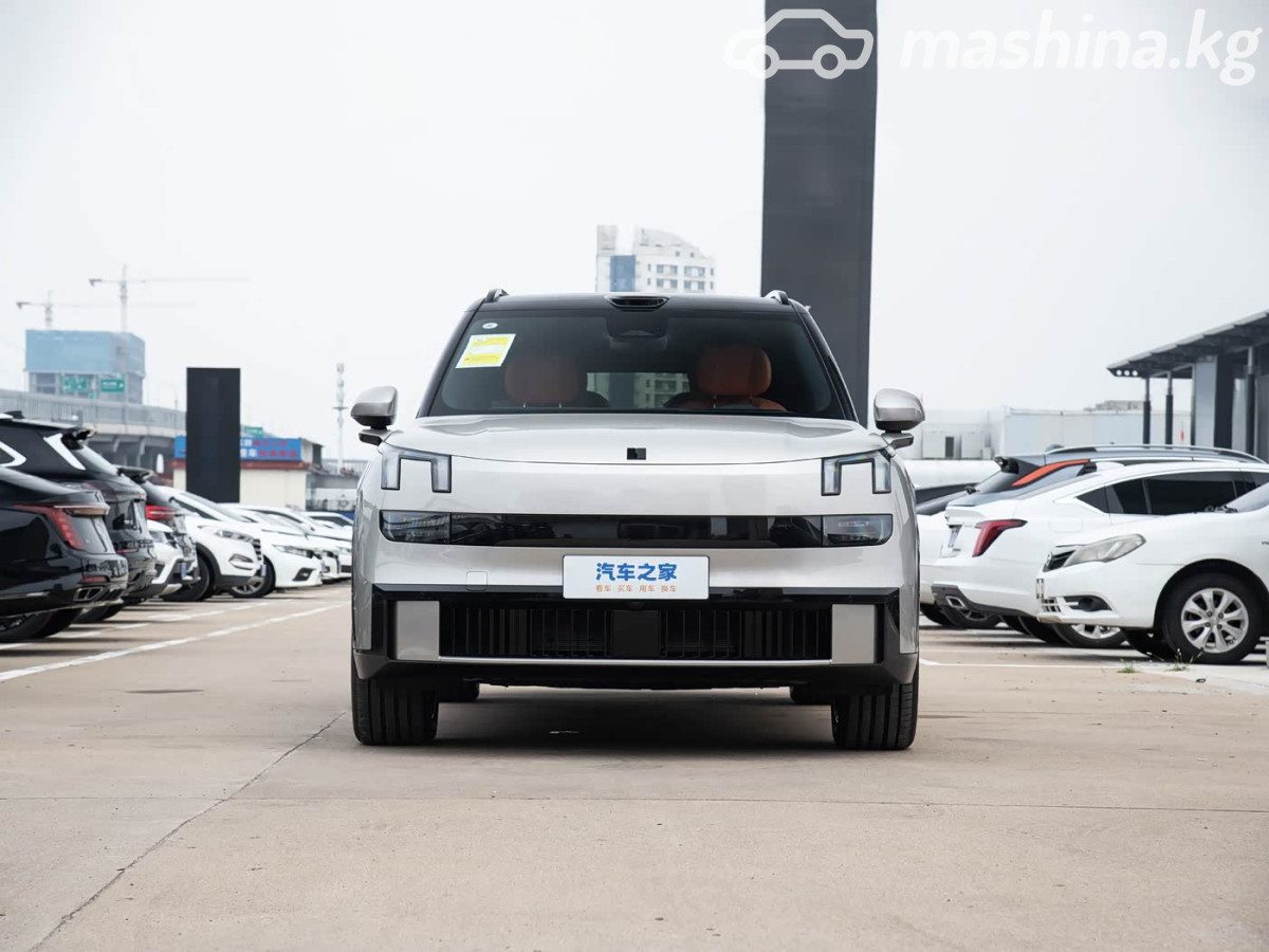 Lynk & Co 900