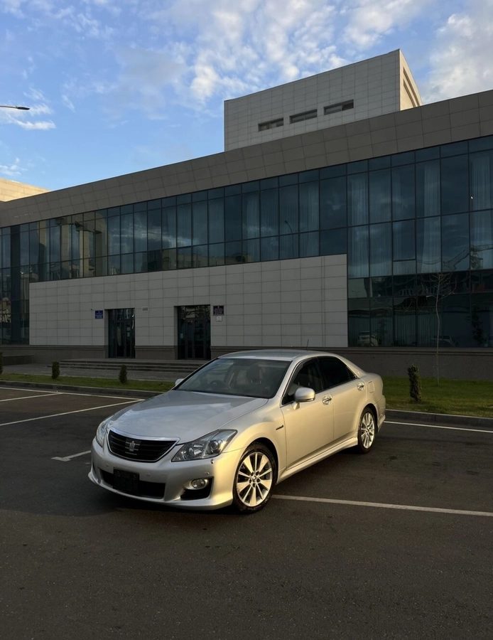 Toyota Crown XIII (S200) 2010