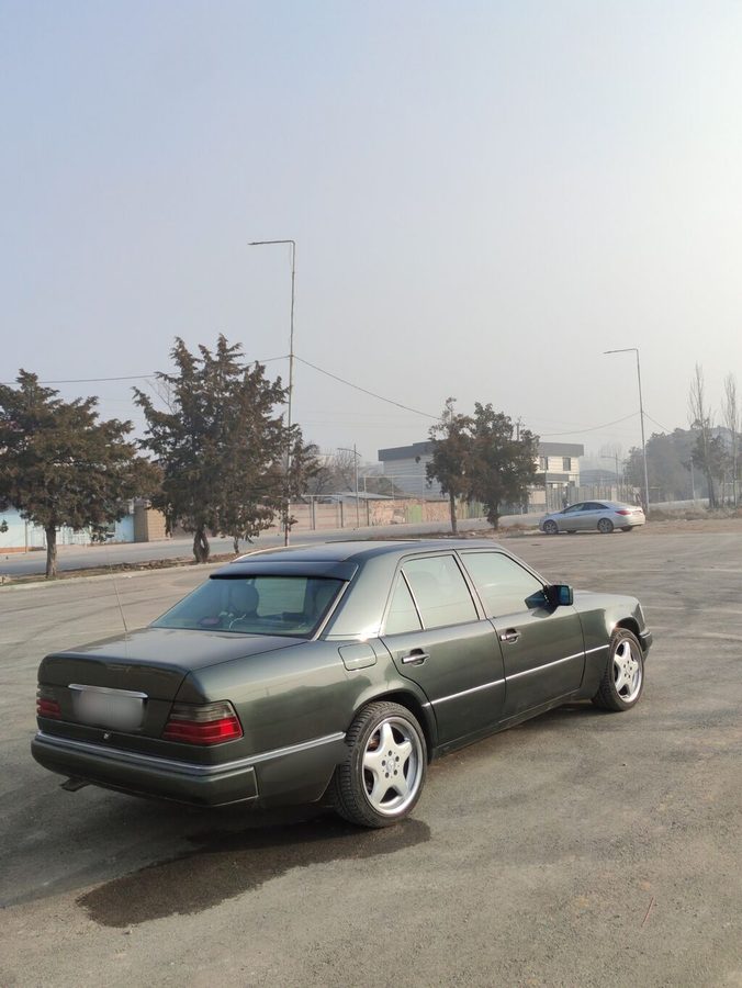Mercedes-Benz W124