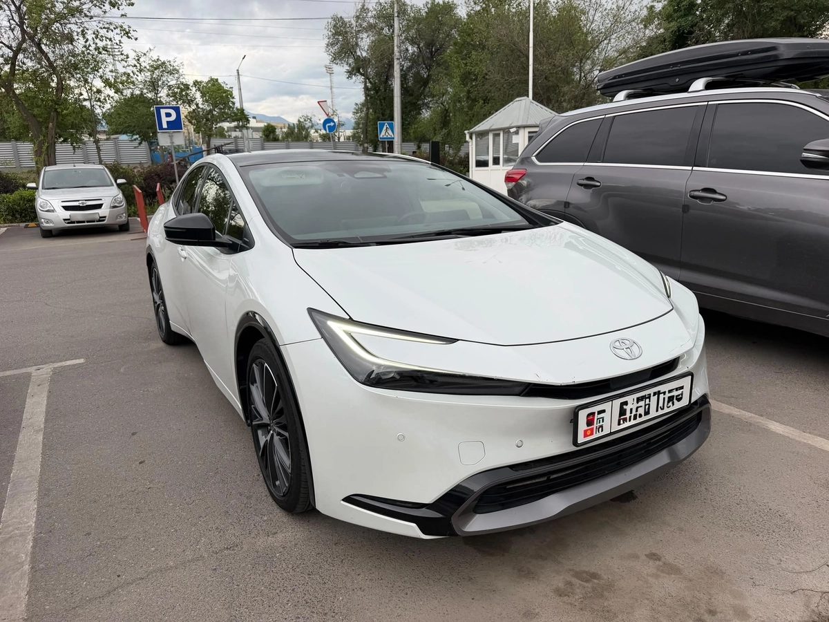 Toyota Prius V (XW60) 2024