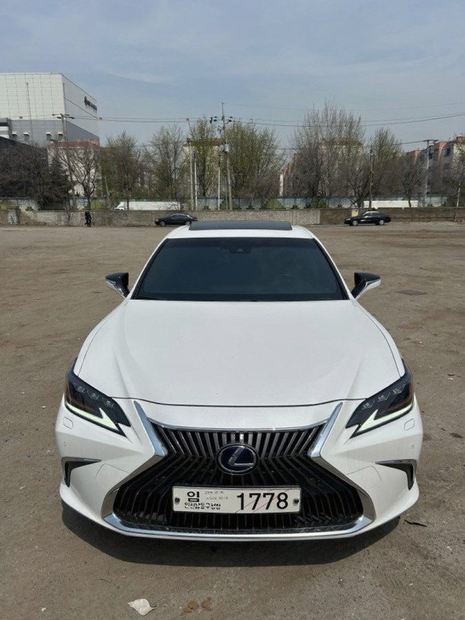 Lexus ES