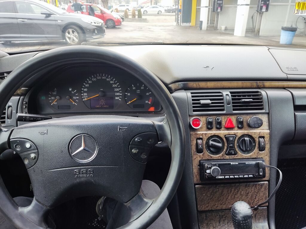 Mercedes-Benz 220