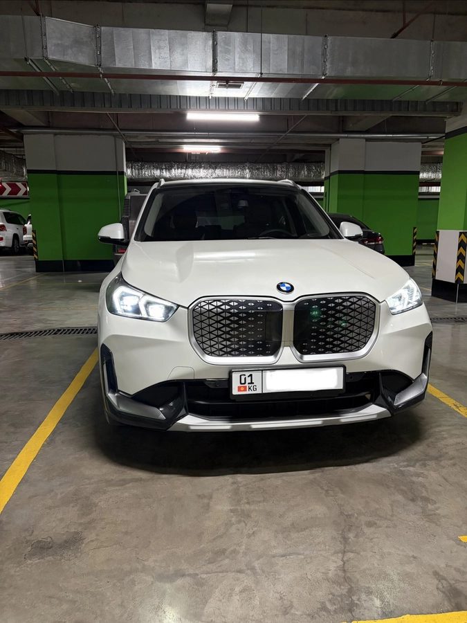 BMW iX1 2024