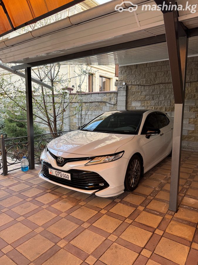 Toyota Camry VIII (XV70)