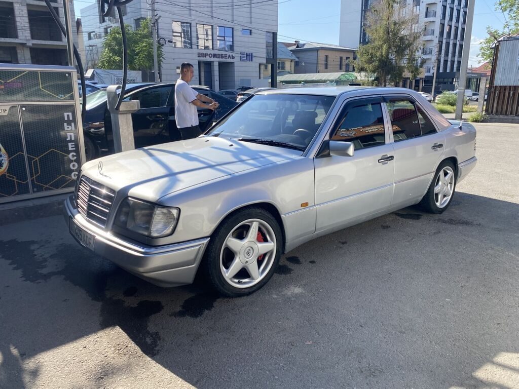 Mercedes-Benz W124