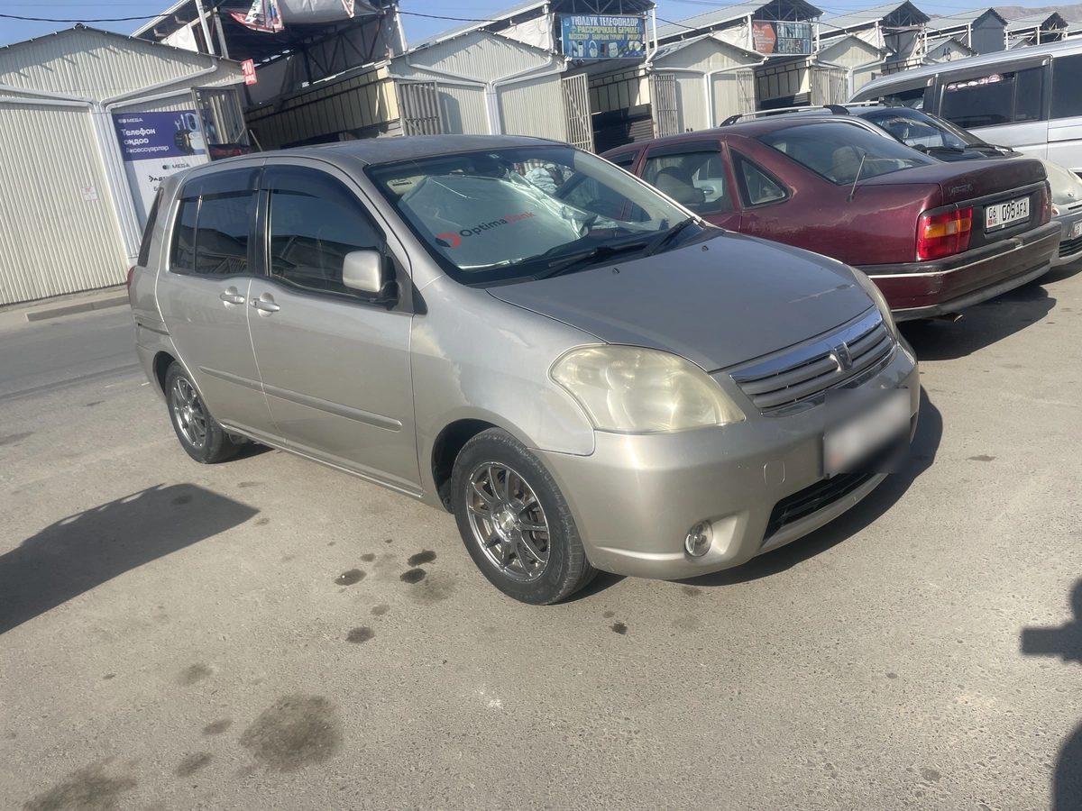 Toyota Raum II 2003