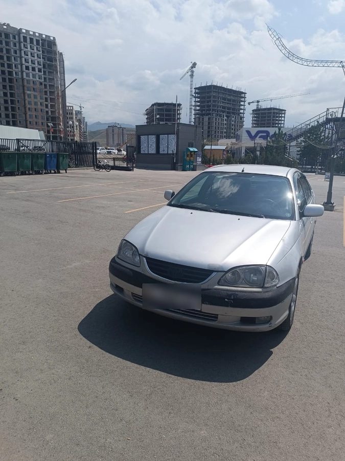 Toyota Avensis I 2000